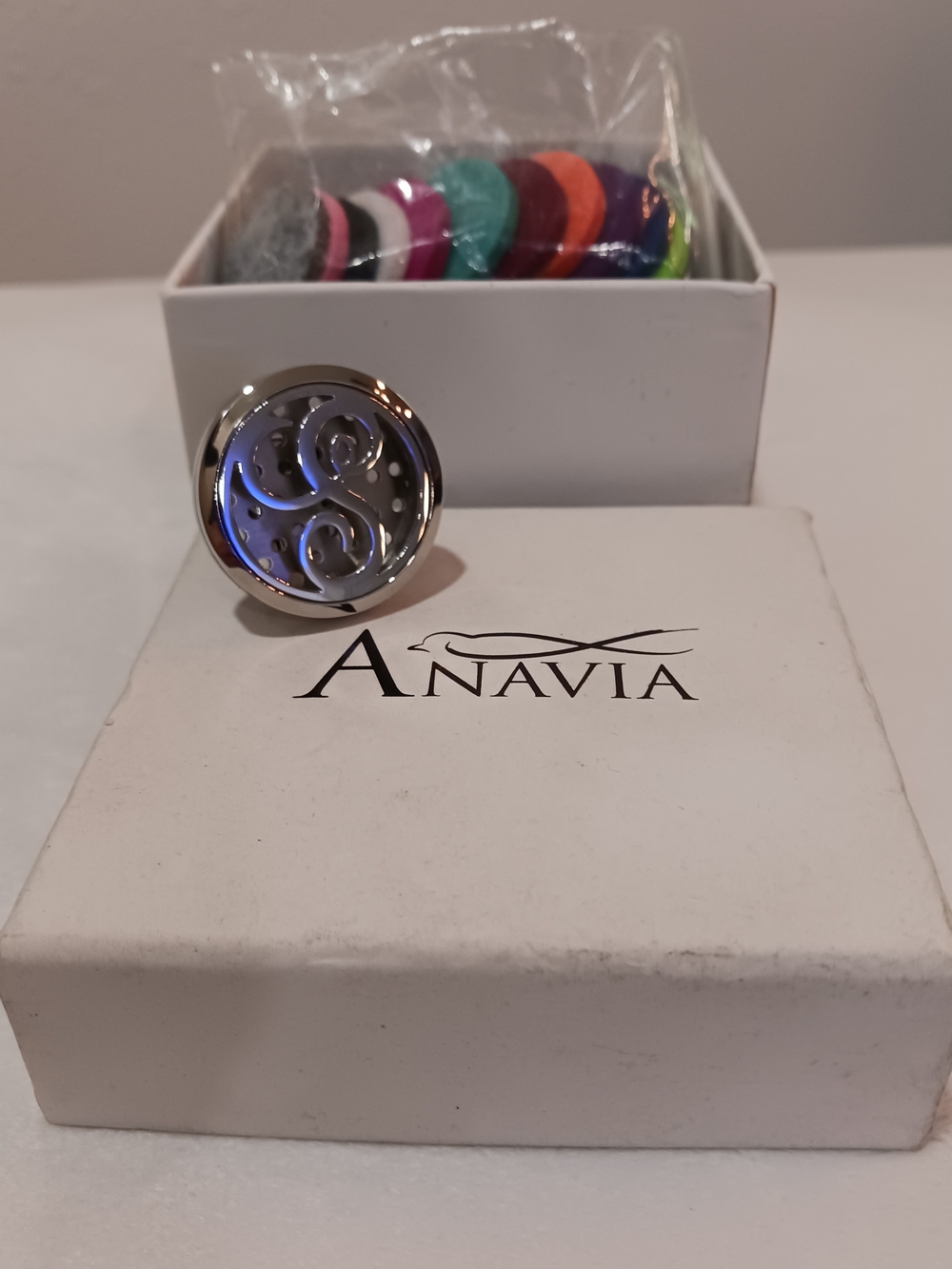 Anavia Silver Aromatherapy Car Clip Air Freshener with Colorful Felt Pads